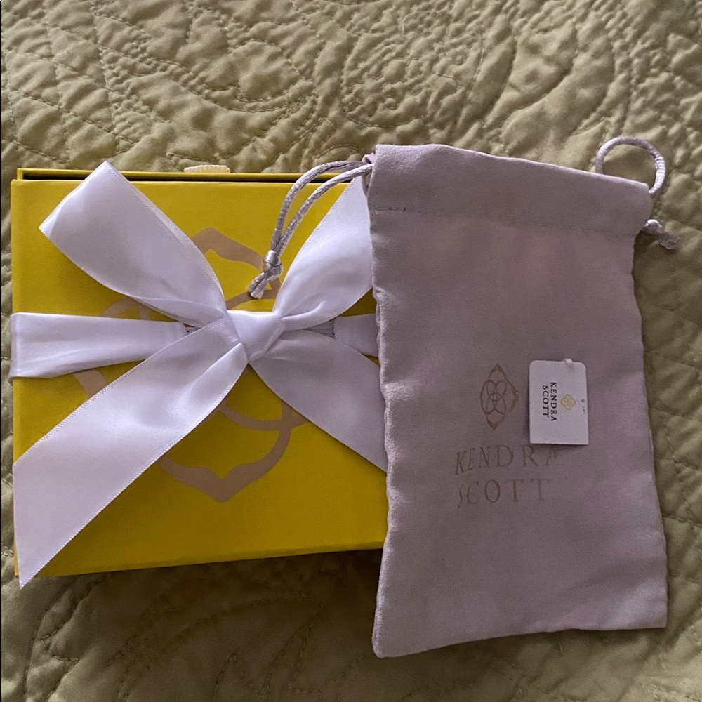 Kendra Scott box set- box, bag and tag